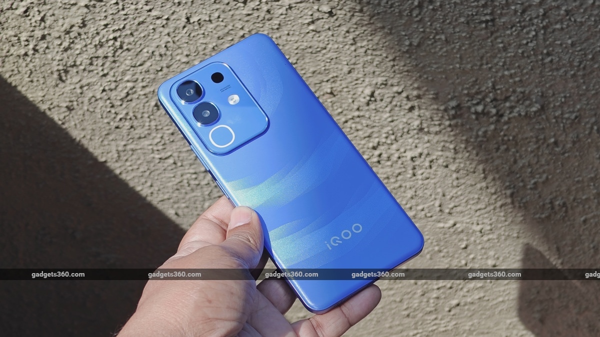 iqoo z10x wave design gadgets 360 iQOOZ10x  iQOO