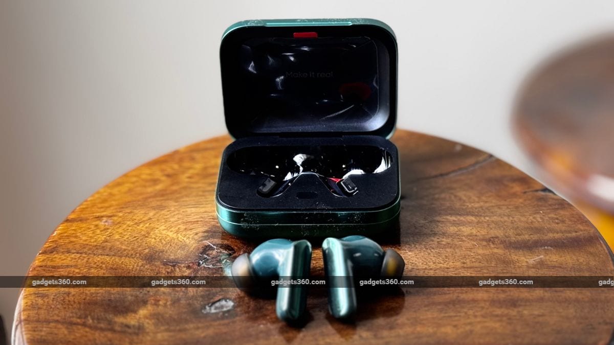 realme buds air 7 pro gadgets 360 review buds case Realme Buds Air 7 Pro